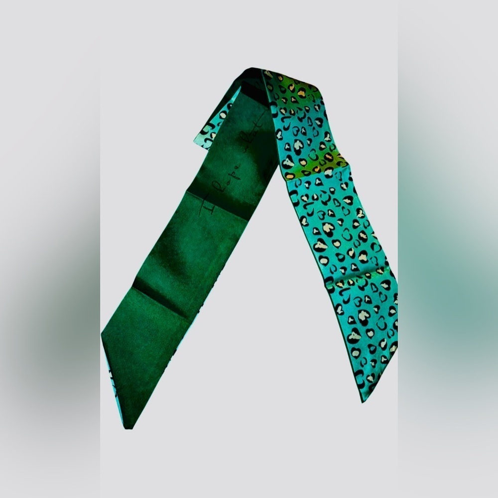 Stylish Green Leopard Print Dog Scarf - Picture 1 of 3